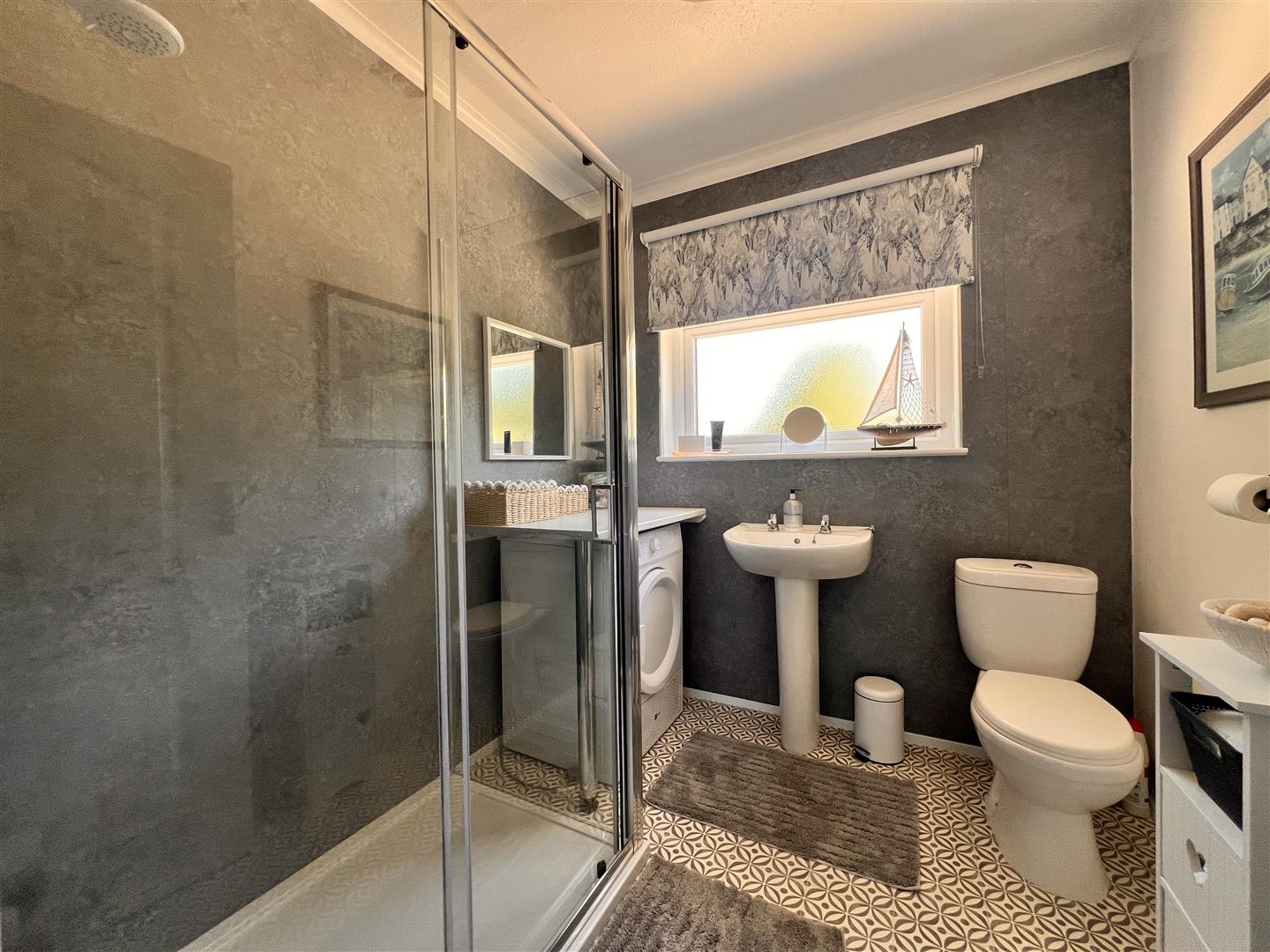 Shower room: